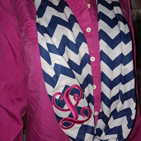 Monogram "L" scarf preppy Monogram scarf - Picture 9 of 13